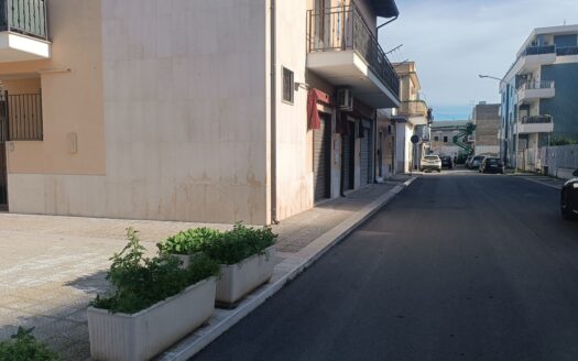 LOCALE COMMERCIALE