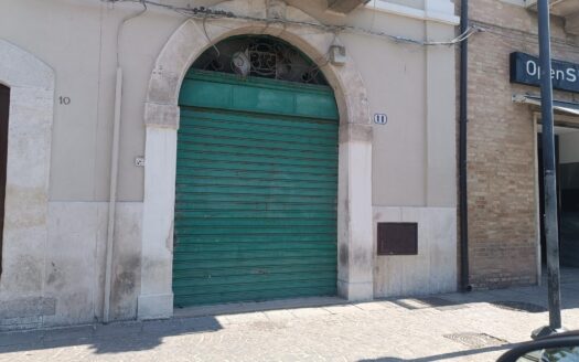 LOCALE COMMERCIALE ORTA NOVA CORSO UMBERTO I